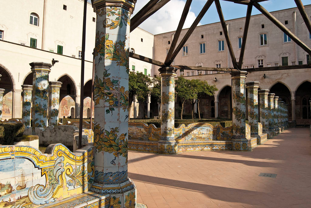 Complesso Monumentale di Santa Chiara - Chiostro Maiolicato - Campania ...